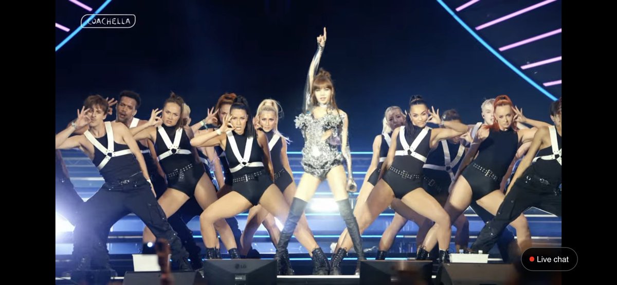nadknlr's tweet photo. QUEENS OF COACHELLA. 🖤💖
#BLACKPINKatCoachella #PINKCHELLA https://t.co/3unWBnhU26