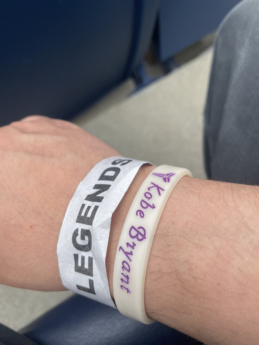 NJboyzsports's tweet photo. Thank you 🙏 @nyjets for the @Yankees tickets ! The seats were amazing #LegendsClub ! Special Shout Out to my guy Doug Akerstorm with the Jets for the seats !
#RepBX #GamblingTwiitter #jerseyboyz #NFL #MLB https://t.co/7zidG7BffP