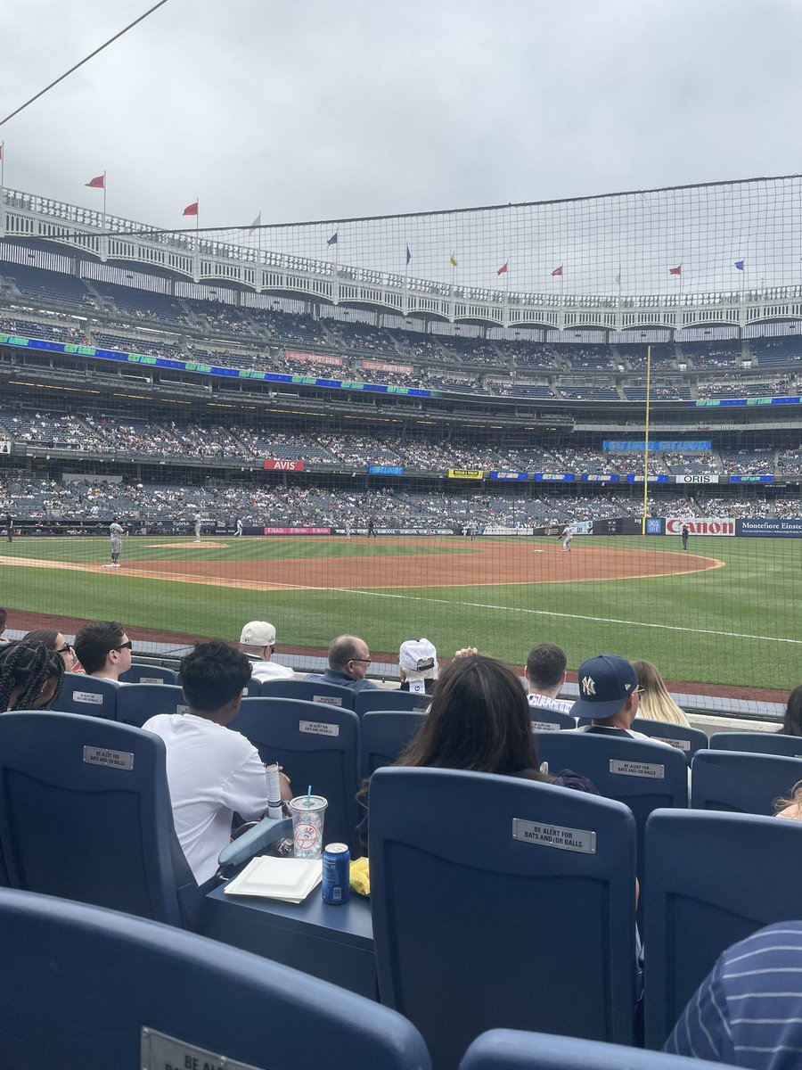 NJboyzsports's tweet photo. Thank you 🙏 @nyjets for the @Yankees tickets ! The seats were amazing #LegendsClub ! Special Shout Out to my guy Doug Akerstorm with the Jets for the seats !
#RepBX #GamblingTwiitter #jerseyboyz #NFL #MLB https://t.co/7zidG7BffP