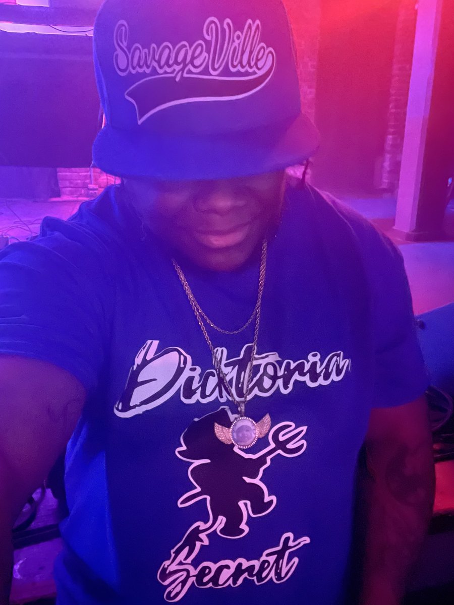 Courvoisierkang's tweet photo. @mralpeteMPN @flysocksandtees @mpnmanagement We outchere 😎 https://t.co/XIGr3Ukv4P