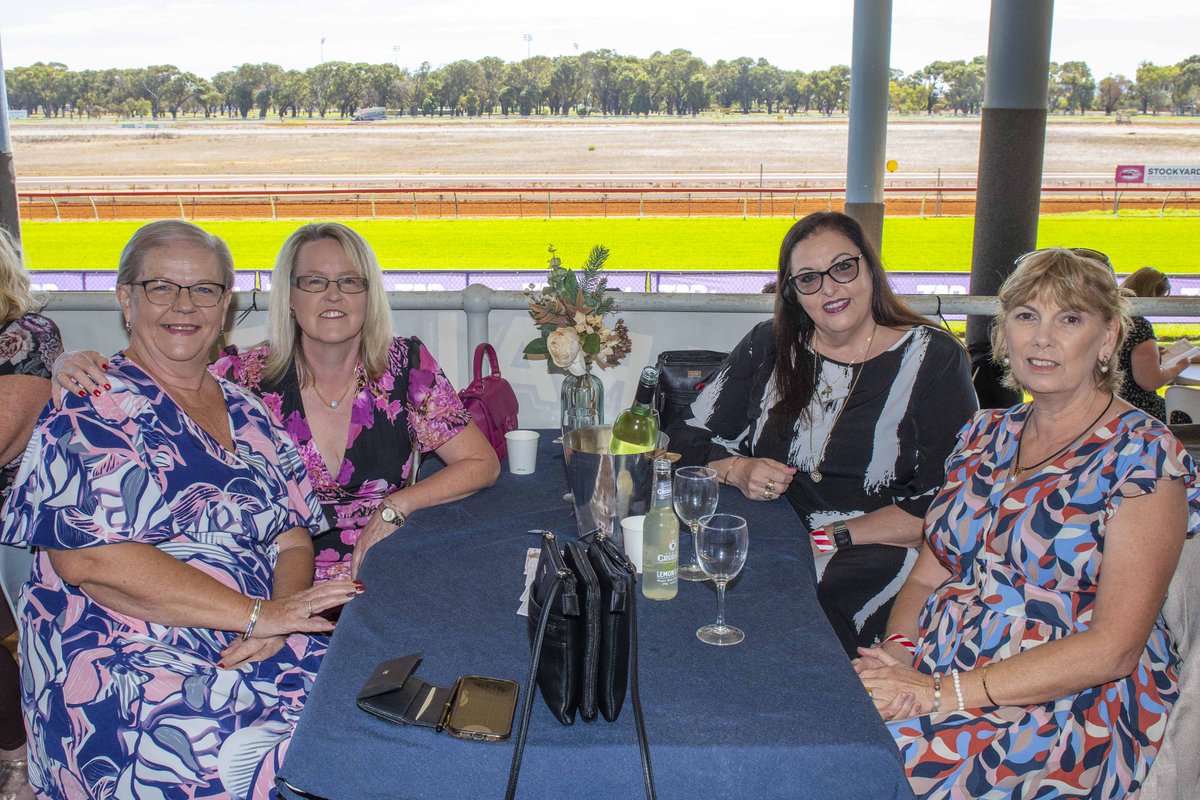 Western Racepix tweet media