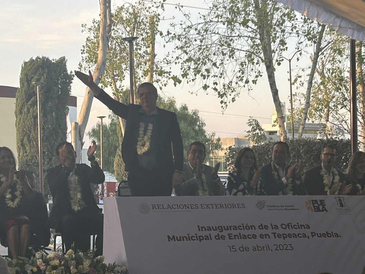 Desde la inauguración de la oficina Muncipal de enlace en Tepeaca #Puebla de la @SRE_mx Con el gusto de escuchar a @m_ebrard -y lo bonito que le reciben todas las personas 🙌🏼✨
#PueblaConMarcelo @pueconmarcelo #MEC Mujeres Empoderadas con Causa