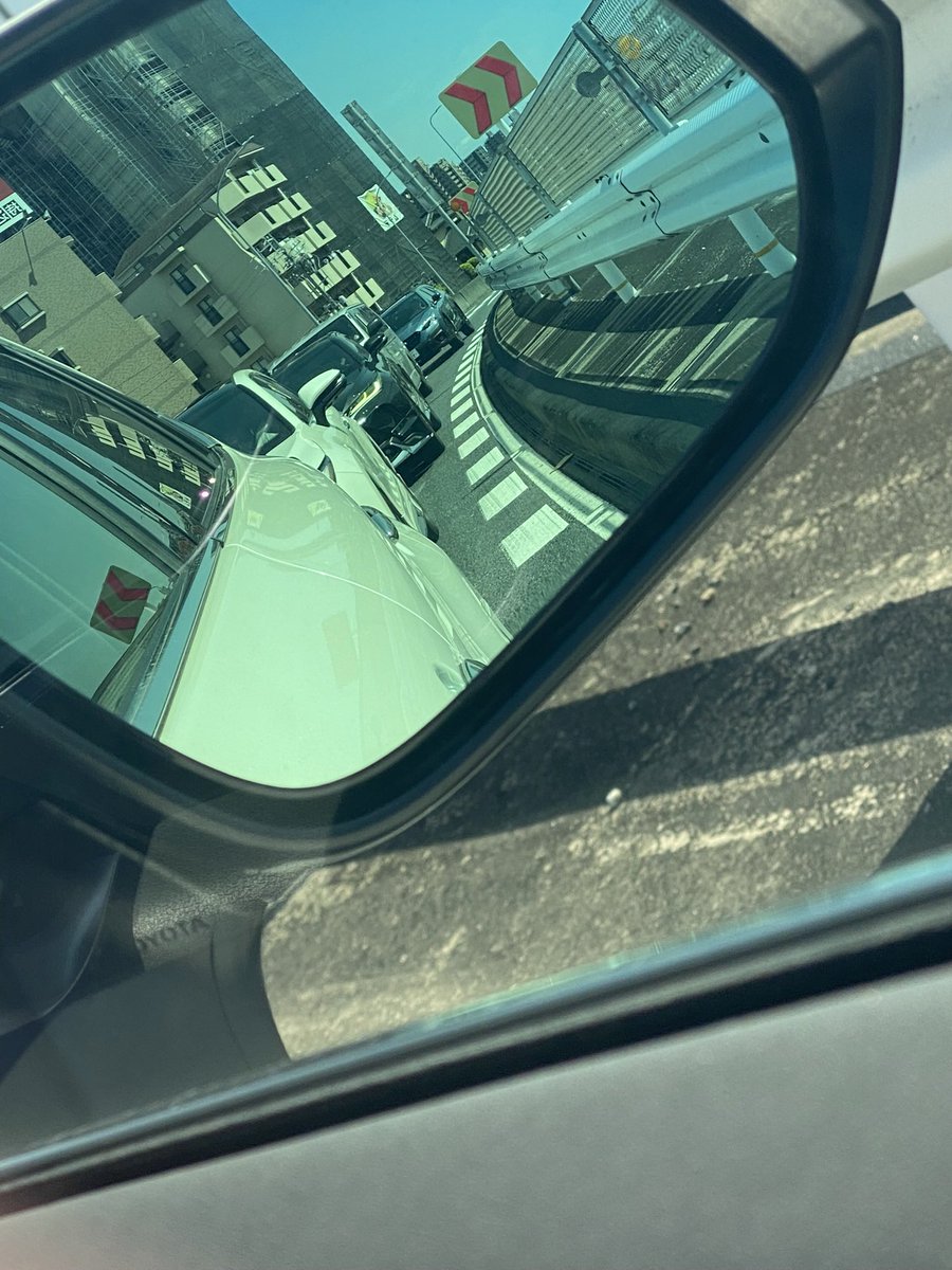 見にくいけど野良のハリアーが集まってツーリングになりました😂
3台目の黒ハリは2台連なってるの見て急に後ろに着きました笑
みんな考えることは一緒なんですね！