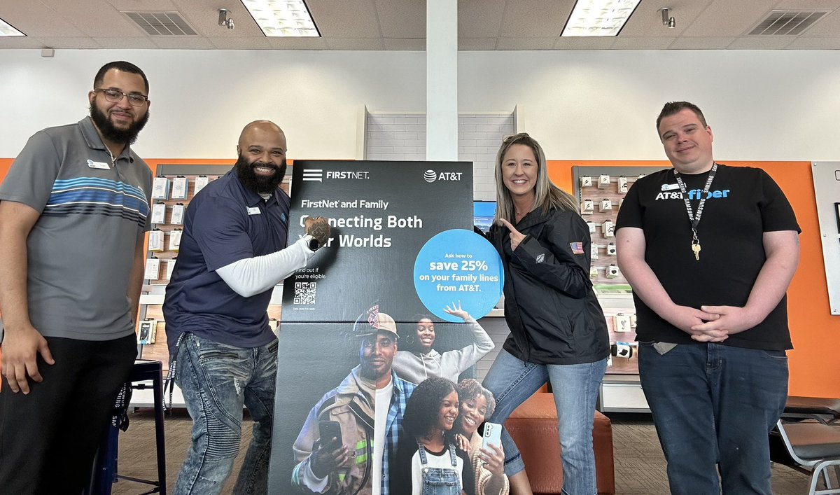 Great day in South OKC doing all the #FirstNet things 💙Loved working with Tig and getting him set up with his Free Apple Watch 🚑 <a href="/KAMOkonnects/">𝐾𝐴𝑀𝑂</a>  <a href="/AlyssaMoore_12/">Alyssa Moore</a> <a href="/chrisjamke/">Chris Jamke</a> <a href="/TheMattGibson/">Matt Gibson</a> <a href="/alizabutz/">Aliza Butz</a> <a href="/Tornadotiff27/">Tiffany Garza</a>