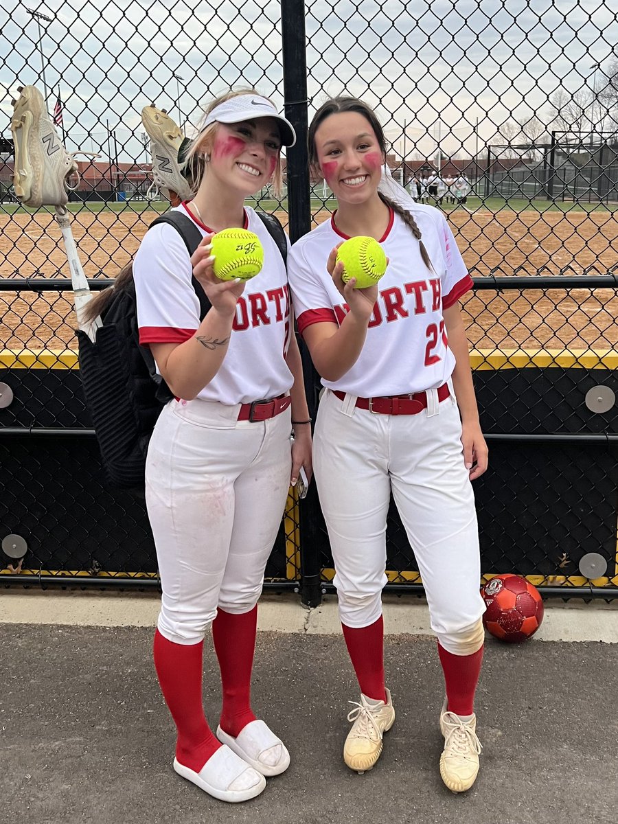 LNHSfastpitch's tweet image. Shout out to Emily Harris (9A) with her first home run over the fence for a grand slam! Varsity players Jordyn Vang, Kaylee Collins and Hanna Weckman all went yard this week!
