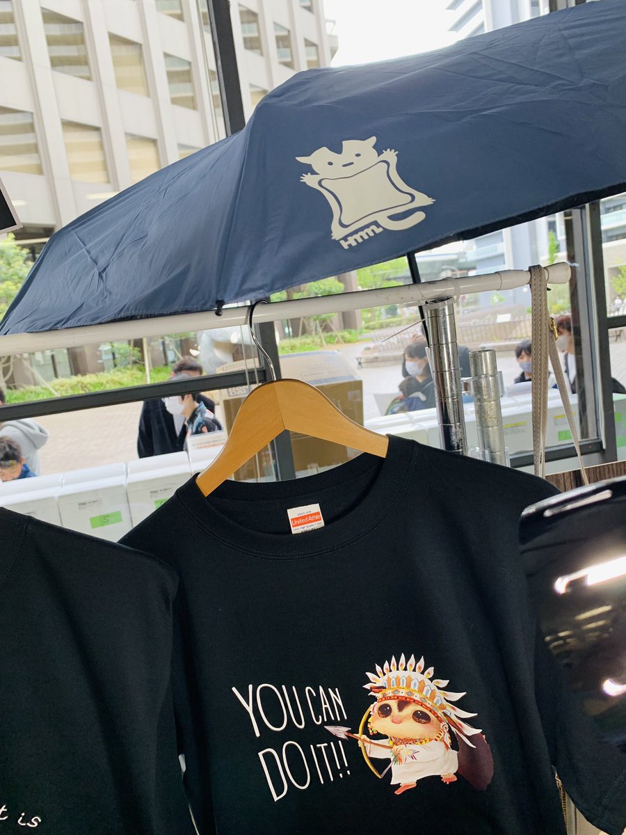 神レプ1日目お足元の悪い中、ありがとうございました🙇‍♀️！
2日目も会場してます🙌

売り切れも少しございますが、サイズやお色等お気軽にお声掛けください。

昨日は雨であまり需要がありませんでしたが…
雨天兼用UV99%カットの
折り畳み傘も各色あります🙆‍♀️！

本日もよろしくお願いします🫡