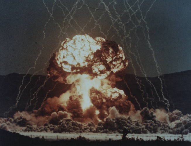 Part of Operation Teapot, nuclear test "Met" (Military Effects Test) was detonated from a tower at Frenchman Flat at the Nevada Test Site on Apr 15, 1955. bit.ly/39V7VHd VID: bit.ly/2Vtwc1DImage via UNLV Digital Collections. bit.ly/2wI77HV