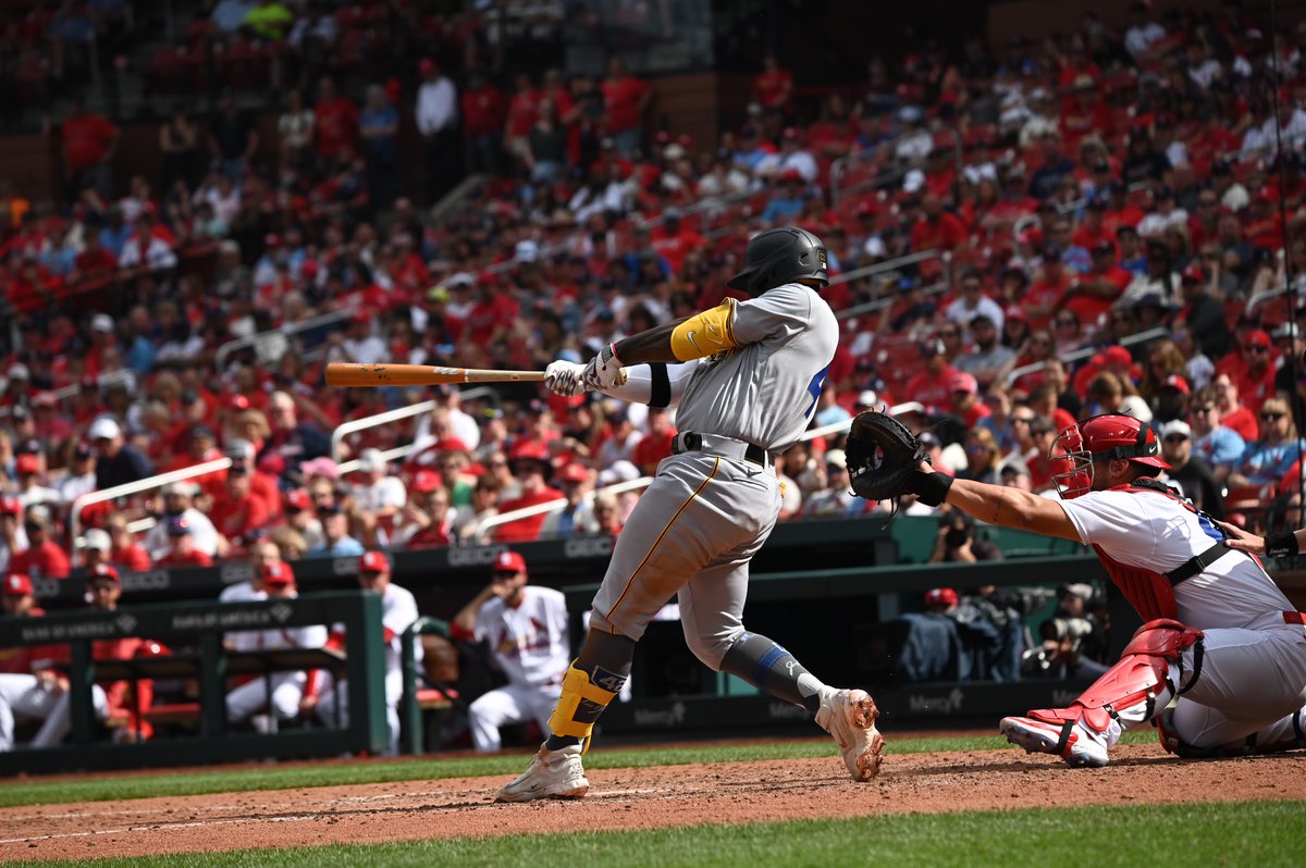 TheCUTCH22's tweet photo. Jackie ran so we could fly! 42 4ever! https://t.co/ftcrGzYZbM