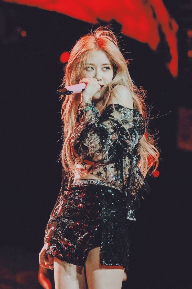 rsdolI's tweet photo. so excited to see the outfits for tonight 🩷 she’ll do great i’m sure 

ROSÉ AT COACHELLA
#ROSÉCHELLA 
#BLACKPINKatCOACHELLA https://t.co/bhI4VmcIdj