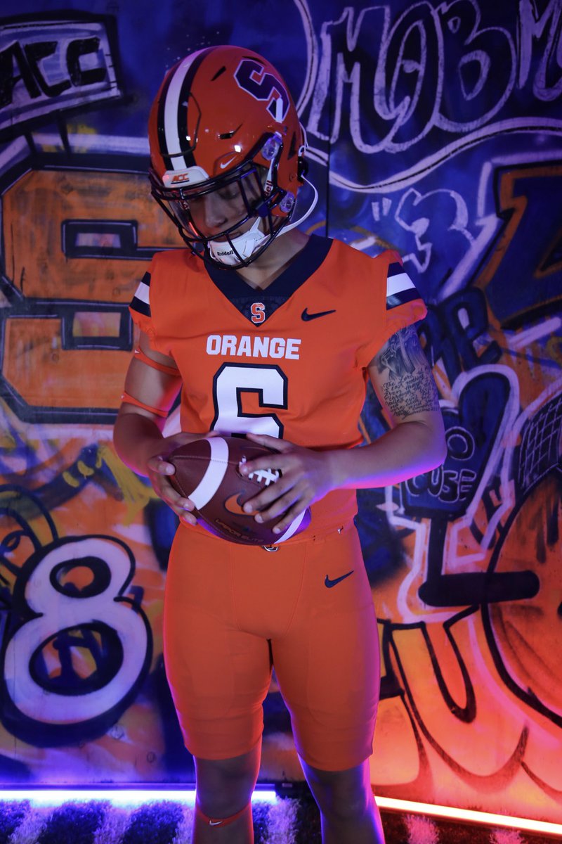 I had an amazing unofficial visit at <a href="/CuseFootball/">Syracuse Football</a> today! Campus and facility tour and quality time with the coaches. See you in June! #JuicedUp @CoachBabersCuse <a href="/Coach_Beck7/">Jason Beck</a> <a href="/WRCoachmj/">Mike Johnson</a> <a href="/GinoGigs/">Gino Gigliotti</a> <a href="/bayoucitypreps/">BCP Foundation</a> <a href="/eastlaketitanFB/">Eastlake Titans Football</a> <a href="/KUSIPPR/">Prep Pigskin Report</a>