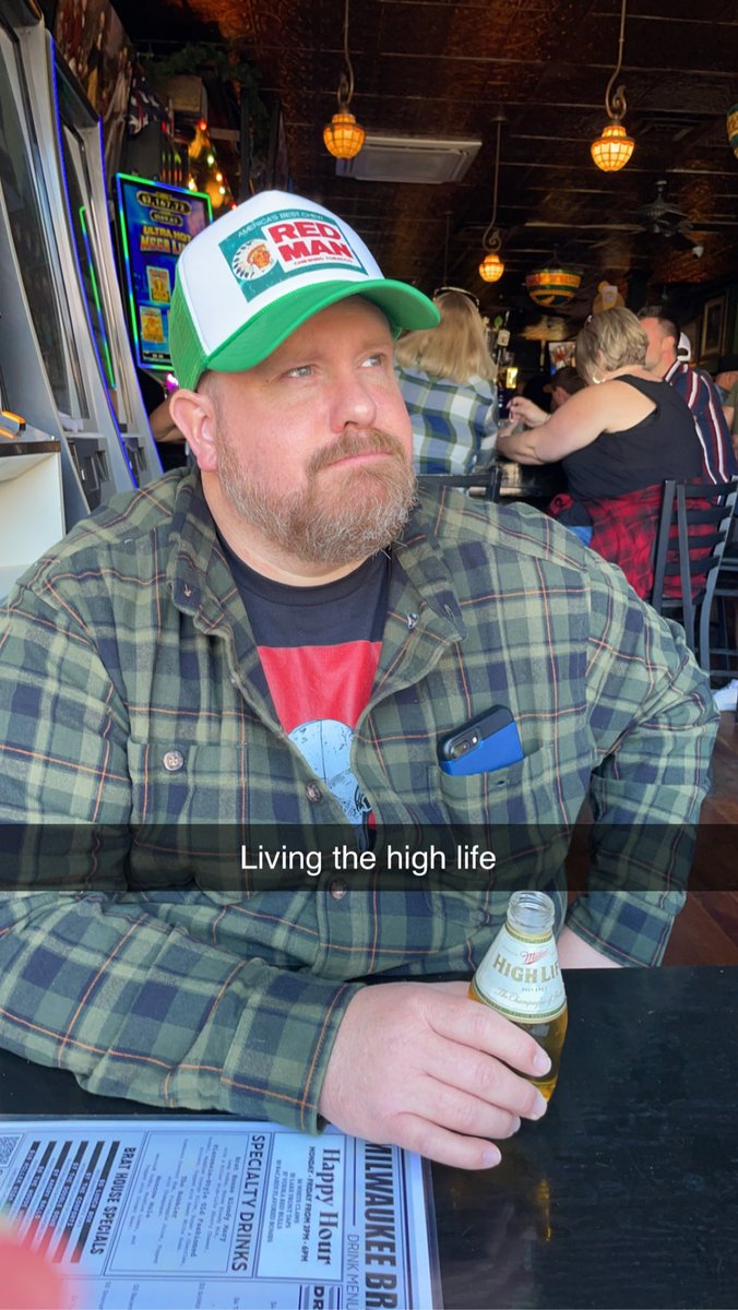 tails8199's tweet photo. @jcsnyder9802  Living the high life 
@millerhighlife https://t.co/3xKkJshm5R