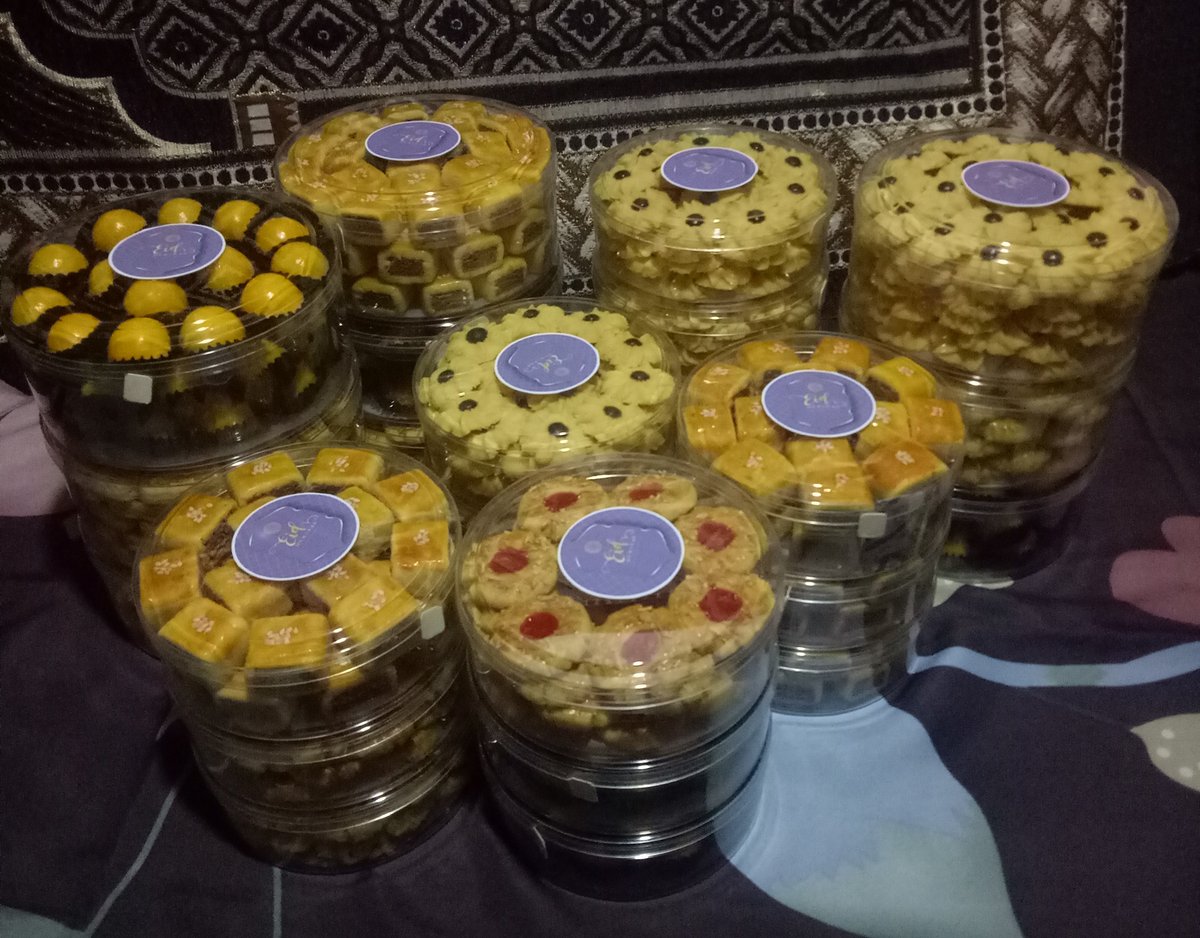 Arkinacc's tweet photo. Alhamdulillah foto seadanya aja tadi malam. Sebagian sudah diterima customer dan nggak sempat difoto hehee
#kuker #kuekering #jogja #kotagede https://t.co/mDLy54AqEX