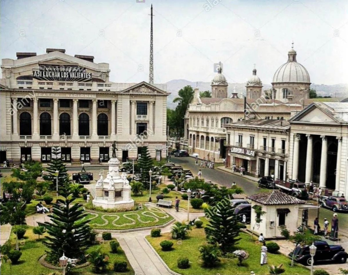 EShistoria32's tweet photo. Teatro Nacional, Plaza Morazán y Banco Salvadoreño, San Salvador, 1945.

© Alamy https://t.co/ZxprtovI1v