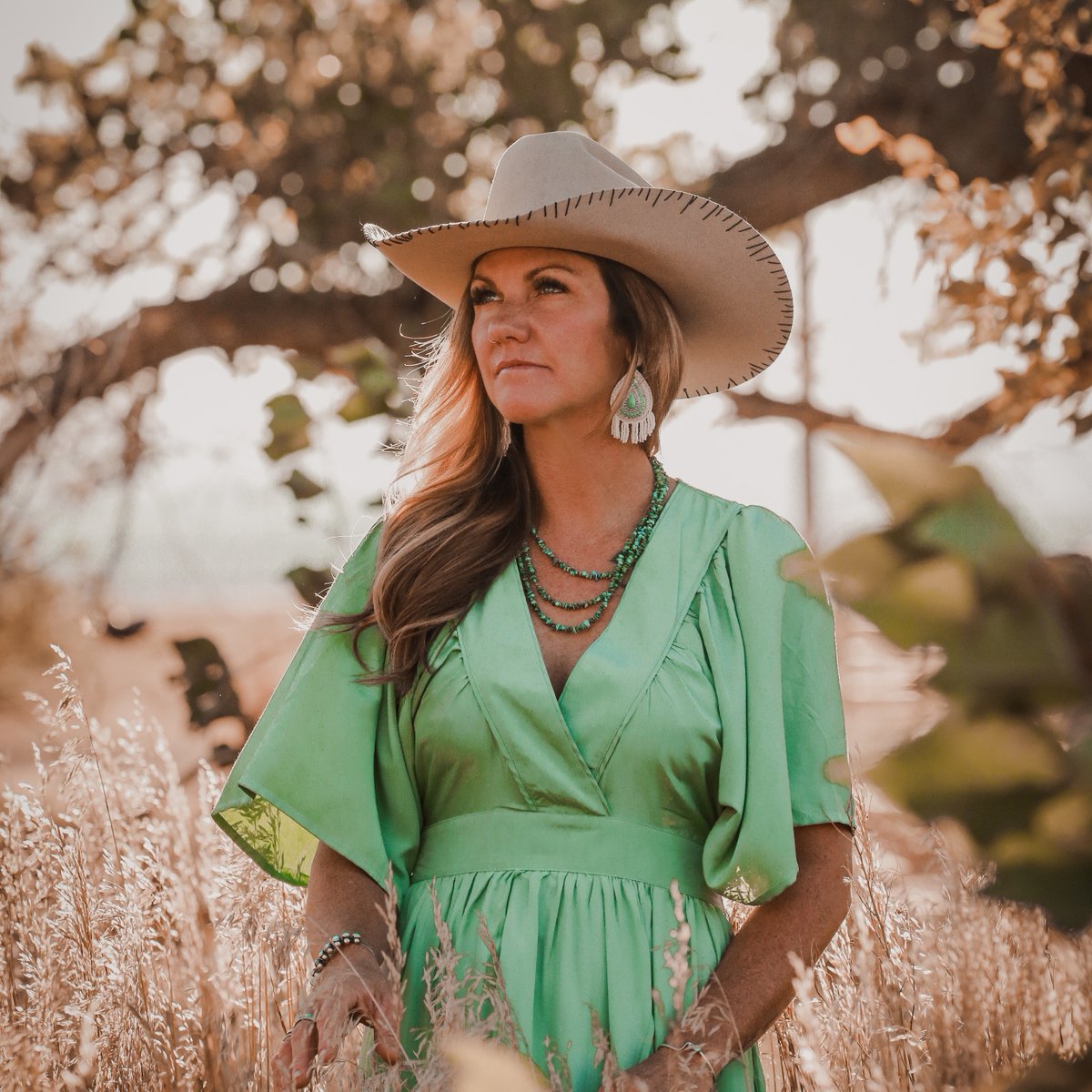 GreeleyHatWorks's tweet image. 🤘🏼🤠☀️ 
.
@jesshendrix77 @cowsideleg Generations Performance Horses
.
#HATisfaction® #HATitude® #customiscool #customfit #westernfashion #westernlifestyle  #cowboyhats #cowgirlhats #springfashion #style #greeleyhatworks