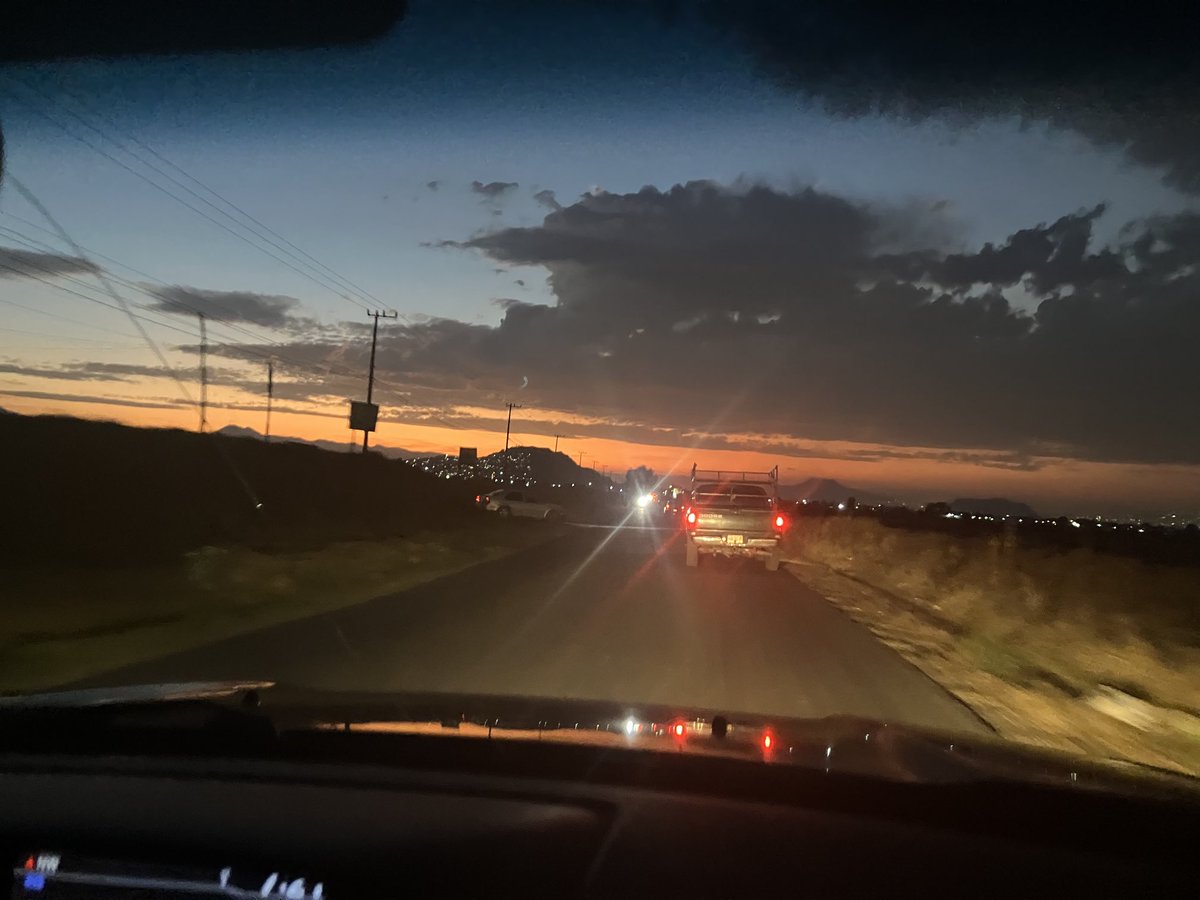 OscarGonzalezYa's tweet photo. Saliendo de #Tlalmanalco #edomex después de una larga gira con la maestra ⁦@delfinagomeza⁩ mañana #tlanepantla #izcalli y #cuautitlan https://t.co/nfGRjQW4Im