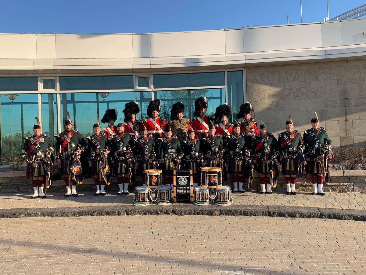 All set to perform at tonight's Army Ball! 🥁

Nous sommes prêts à jouer au Bal de l'Armée de ce soir ! 🥁

#armyball #canadianarmyball #ottawa #canadianarmy #military #pipesanddrums #bagpipes #militaryband #militarymusic #canmiltwitter