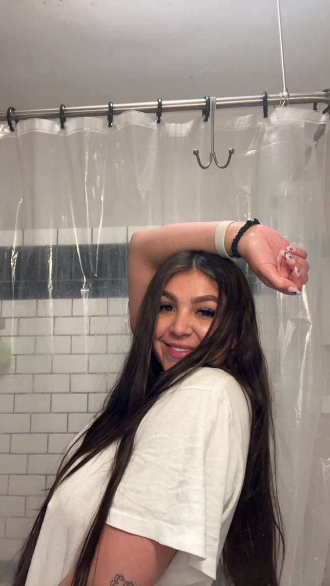 aubvelar's tweet photo. make up looked good - didn’t want to take it off  :D https://t.co/5xAn3OAJd1