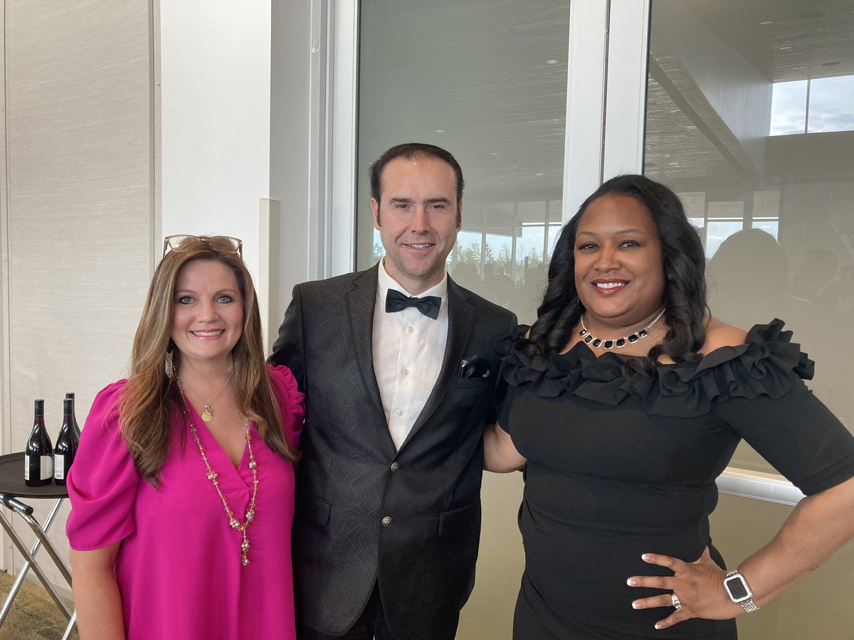 Joann_Massey901's tweet photo. Dreams demand discomfort- Johnny Pitts @lpinsurance Congratulations Johnny Pitts &amp; Matt Lipscomb for your induction to the Society of Entrepreneurs Memphis https://t.co/lN9ZQNonr9