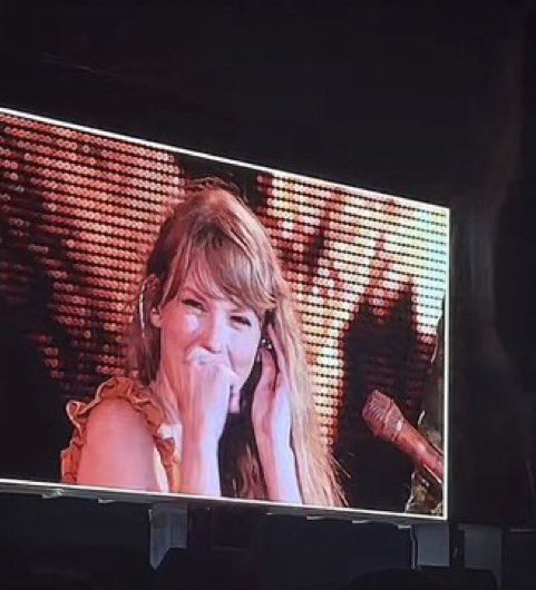 SwiftNYC's tweet photo. “I’m really loving this tour. It's become my entire personality and I've always loved putting on shows, always loved that connection…knowing you have felt the same way… I need you guys very much for my wellbeing.” - Taylor, night 3 of Tampa! #TSTheErasTour https://t.co/wjnxK9SlJL