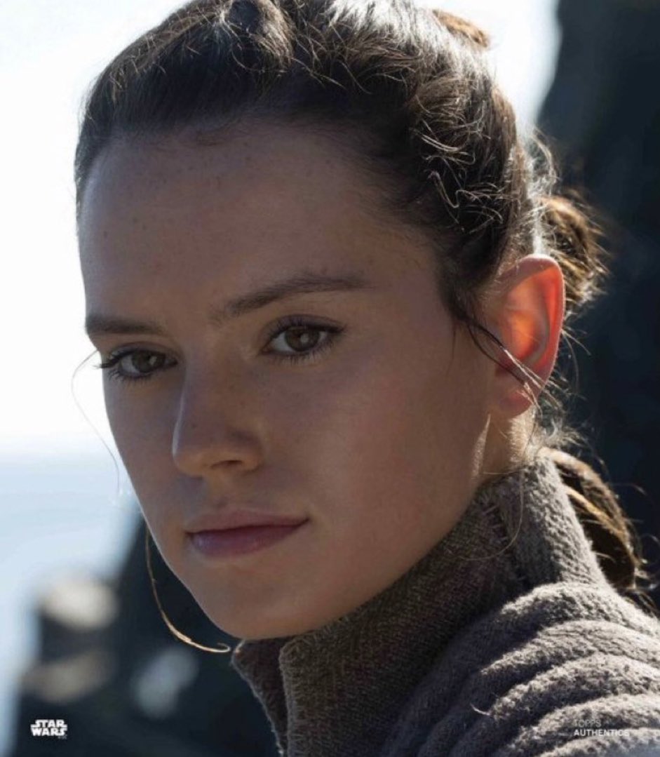 #WeLoveRey and she never needed to earn any old man’s sabers or last names✨