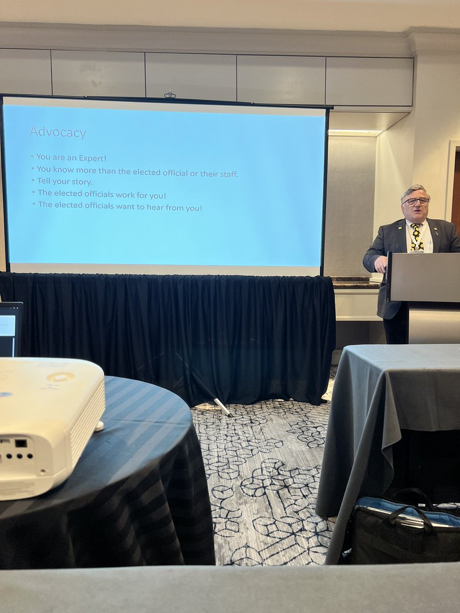 FedraFallahian's tweet photo. Lucky to have had a front row seat to this powerhouse panel 🤩 #ACSLAS23 #RASatLAS @JFreischlag @LillianKao1 @JBMatthews @1980_welsh @RASACS @AmCollSurgeons https://t.co/gqfvUhGdds