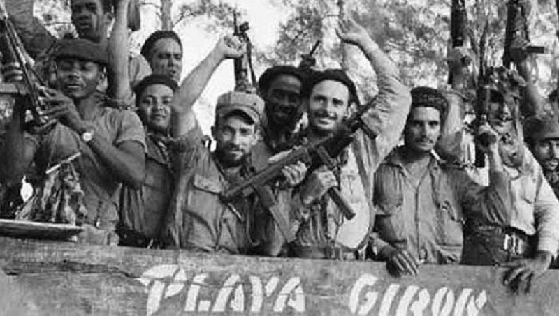 El triunfo de #PlayaGirón dejó claro el apoyo total del #PuebloSoberano cubano a  la Revolución y a #Fidel, y la decisión de defender #Cuba de todas  las agresiones internas y externas.
#GironDeVictorias