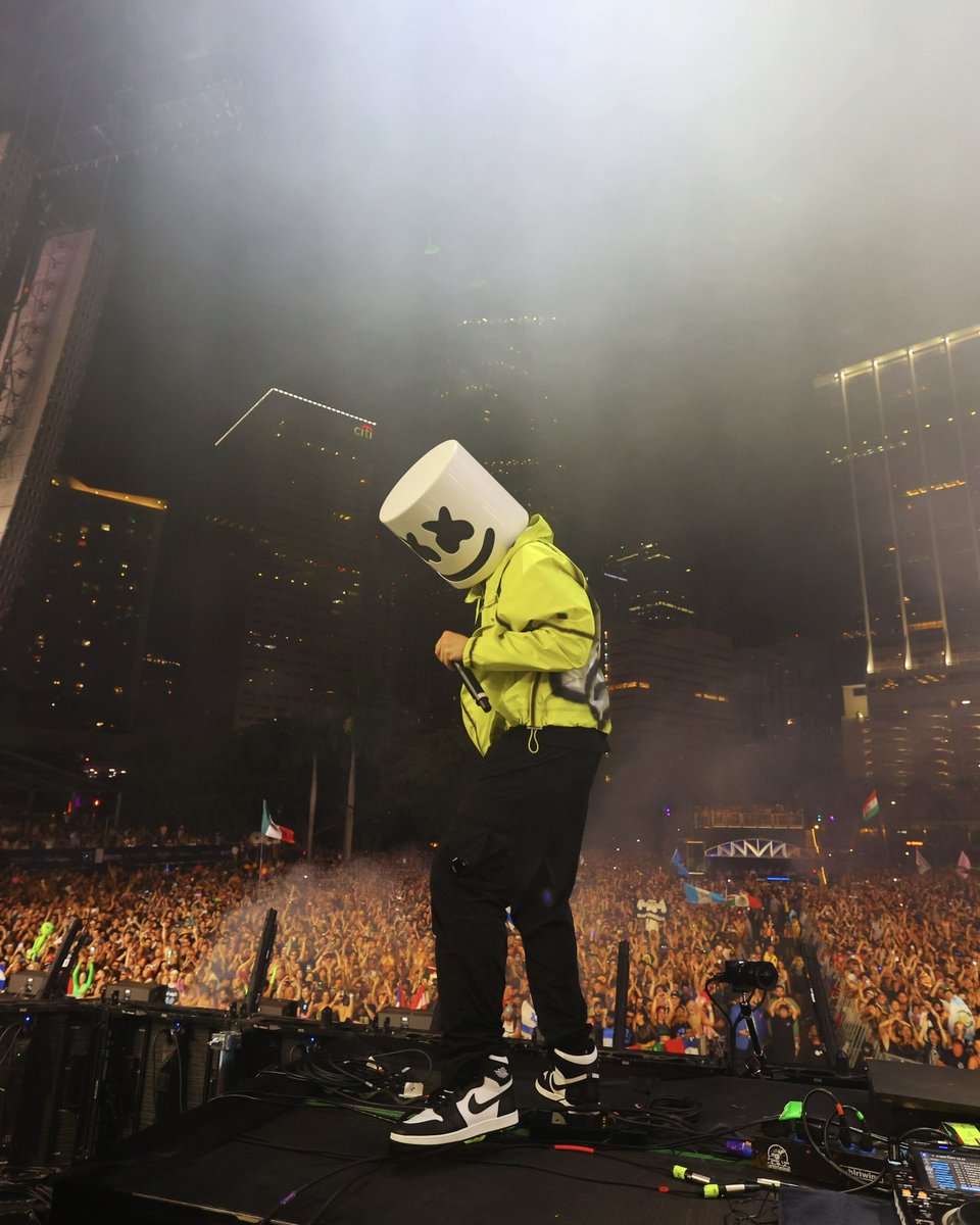 fansmarshmello's tweet photo. I feel like marshmello 
@marshmello #marshmello #fansmarshmello #mellogang https://t.co/Ap5iLHklFX