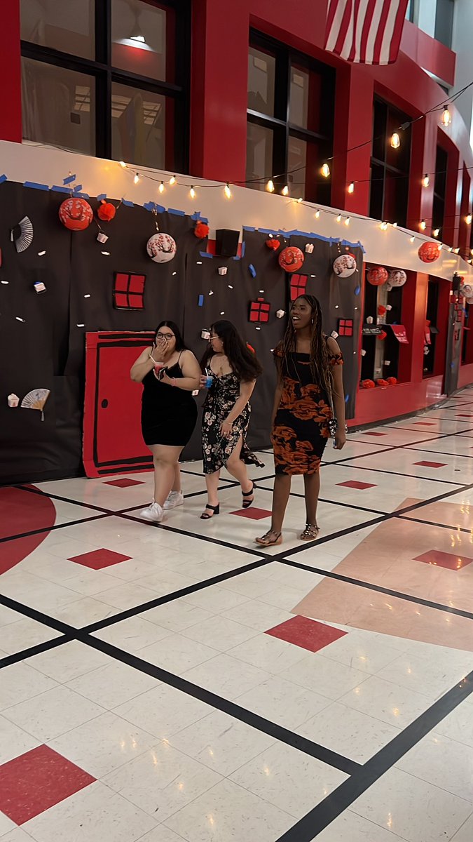 LNCarrillo3's tweet photo. A Night out in DC #SpringFling2023 @blairprincipal @Blair_SGA https://t.co/WdjyBOP4WF