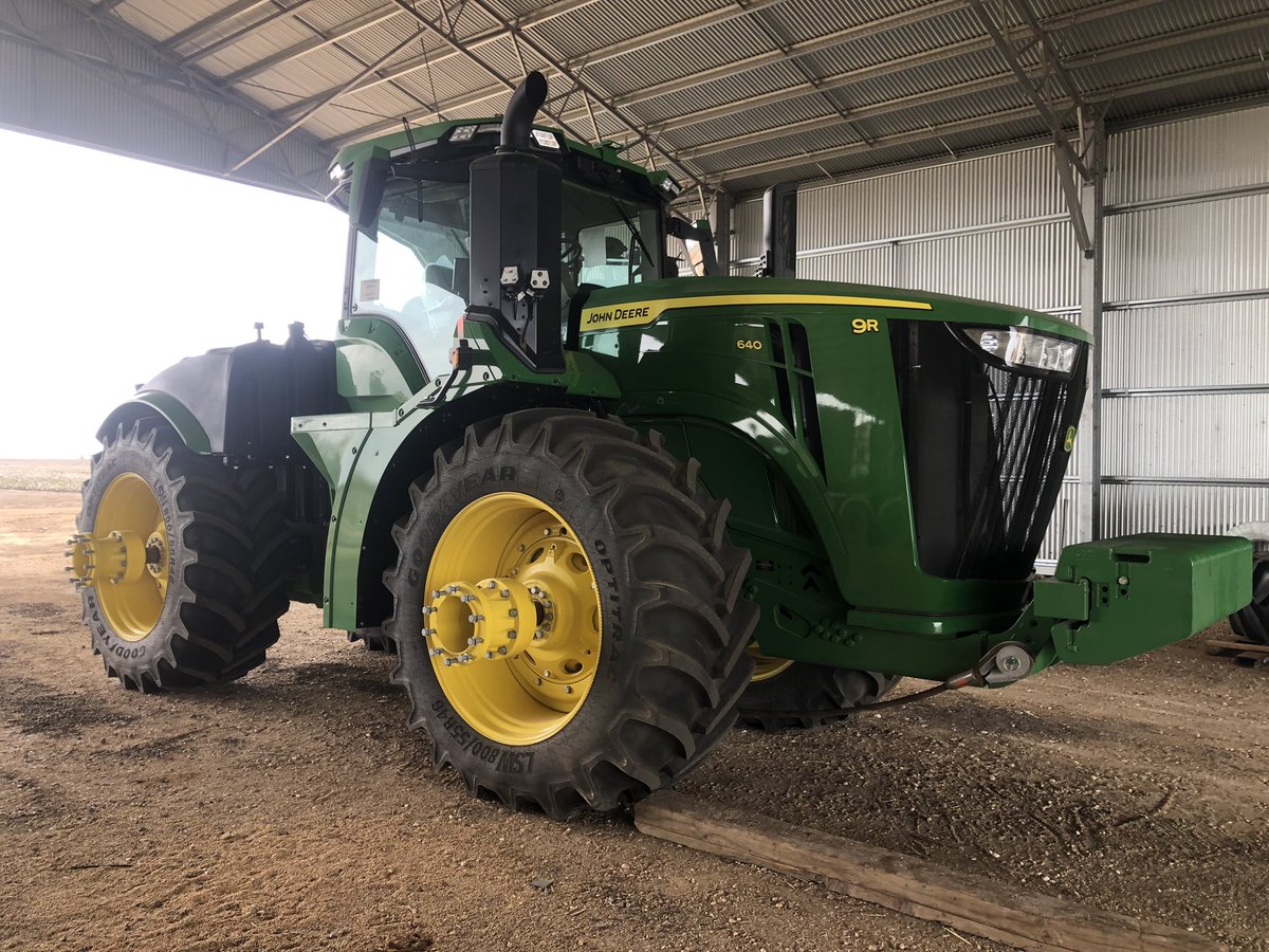 Got a demo of this rocket to go in front of our 24mtr Boss planter &amp; Simplicity cart. Wednesday at ‘Roma’ on Waiwera Lane, Wee Waa. Get in touch if you want to come have a look.