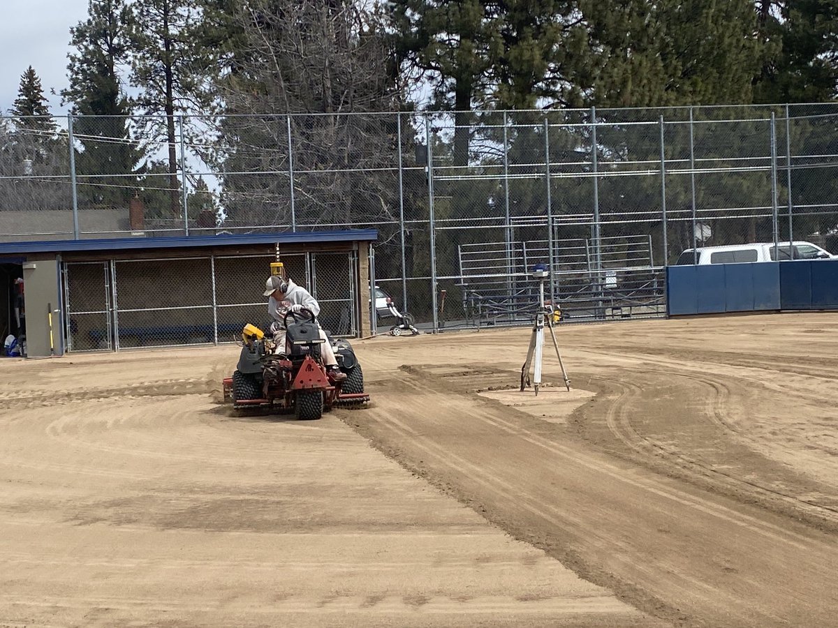 Mike_AFD911's tweet photo. Laser grading @ Bend Senior HS Softball Field for my buddy Rob Ray! https://t.co/s6LuAa4K6b