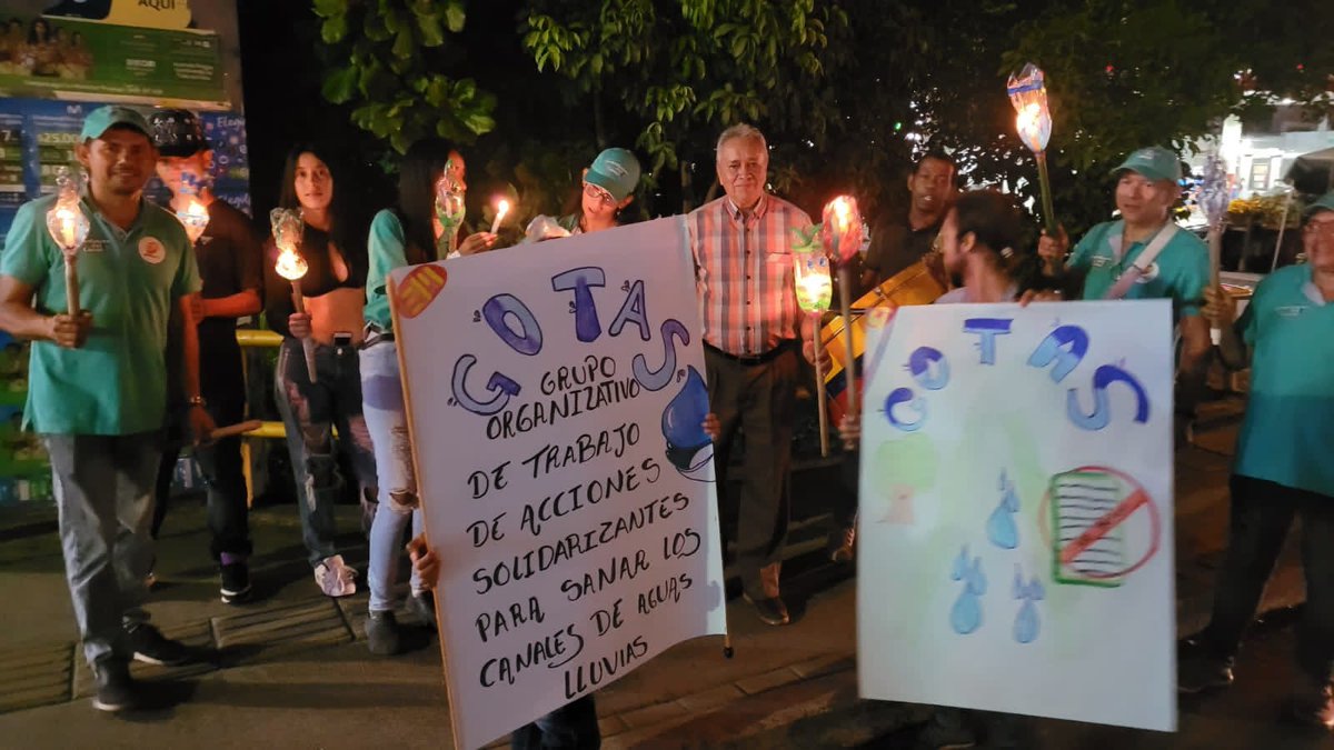 EMCALIoficial's tweet photo. Con una caminata en honor a la vida en Canal Sur, Emcali  implementa la estrategia de cultura ciudadana ‘Guardianes del Canal’ https://t.co/13FeyEg2LV
