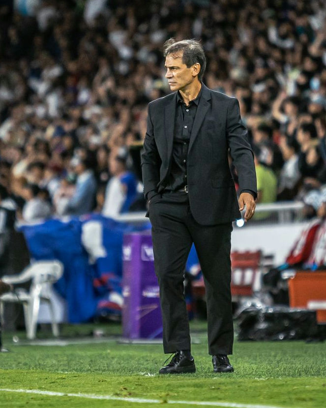 BarcelonaSC's tweet photo. Estadio vacío ✔️
Estadio lleno ✔️
En Penales ✔️
En los 90' ✔️
¡Fabián Bustos, Masterclass! 😎 https://t.co/jcXZsVsDE4