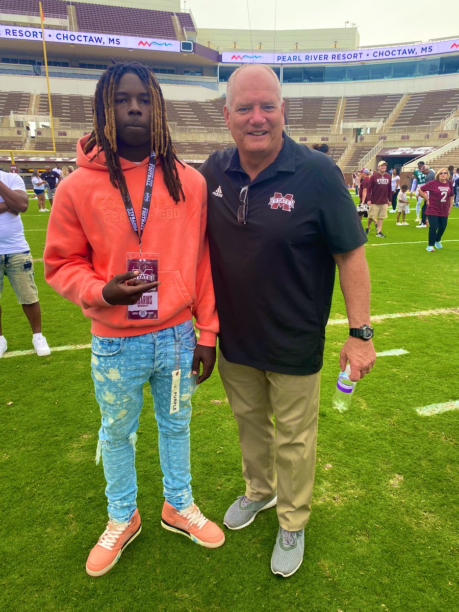 WrightTadarius's tweet photo. Great day today @HailStateFB got to meet my dawg @MarcusBanks1k &amp; talk to my future coaches @CoachMeleMSU @SCampbell_1 @CoachZachArnett 
#hailstate feel likes home……. https://t.co/lUM8Idsjb1