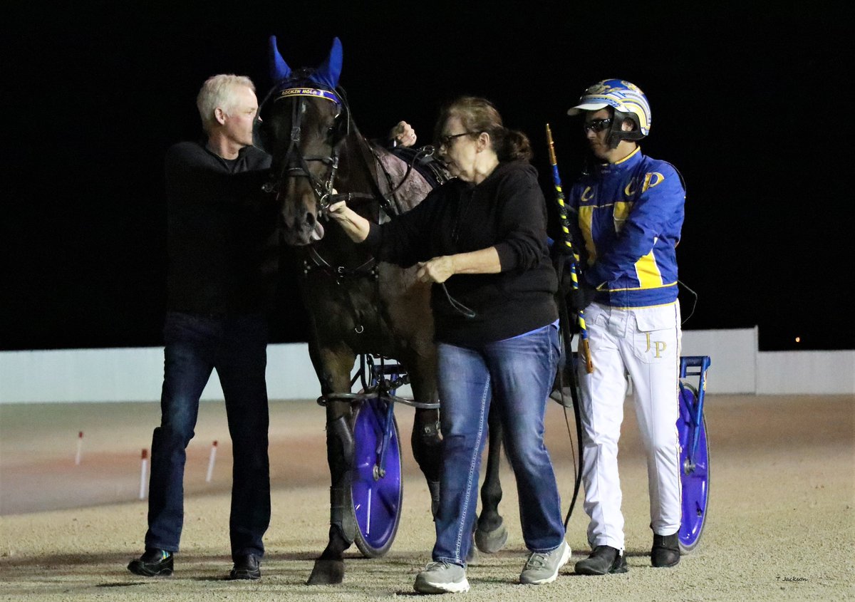 hoosiernations's tweet photo. F/M Open 1/2 winner Rockin Nola🥰🥰
Time: :27.1, :55, 1:23, 1:50.1
40th win for Nola
Congratulations @joeyputnam13 @JoejoeputnamJoe 
Shout-out to groom Cheryl O'Mara!!!
#HoosierQueen👑#RaceLikeAHoosier #TrueBlue #TrueBlue2 #PlayHP https://t.co/L1uB6AMjD4