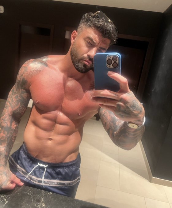 Need sun creaming&hellip; any offers?  https://t.co/G7l17SxER2 https://t.co/2PzM8kAsoE