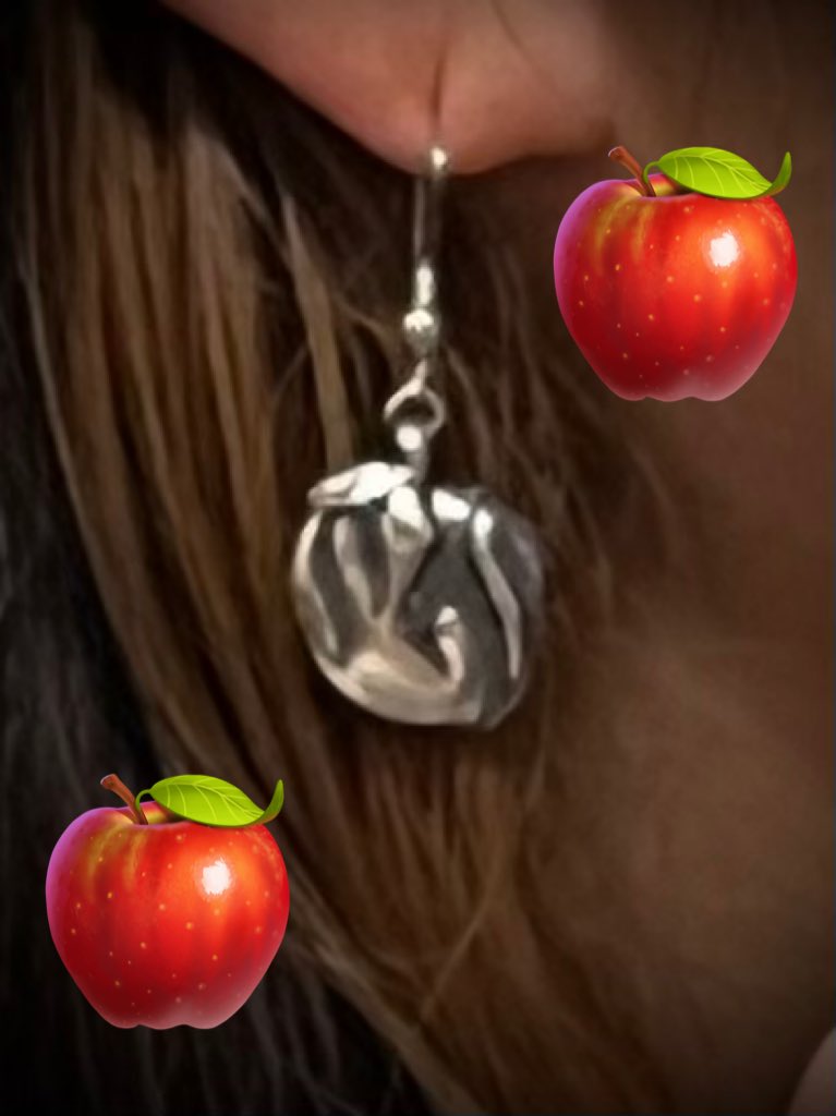 secret_halfmoon's tweet photo. めちゃ可愛いんですけど〜💖
くりから工房さんの��ップルピアス🍎
#大橋隆志
#Applepierce
#くりから工房 https://t.co/wlYHrX9AWh