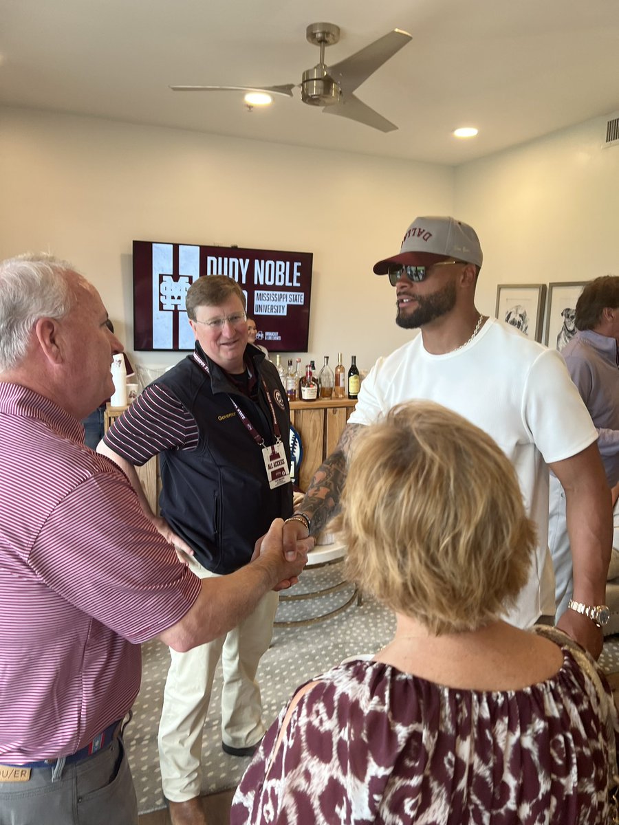 tatereeves's tweet photo. Even bumped into @dak https://t.co/LWmu4kPXrW