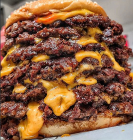 BurgerPharaoh's tweet photo. This burger is the true king of all time ? #burgers #megaburger #yummyburger #cheeseburger #monsterburger #burgerpharaoh #yummy #yum @FoodPorn @Fooddotcom @TemptingFoodNow @homevsfastfood @kinglioncrown @chicagocheetah https://t.co/HOaN0Ej0yx