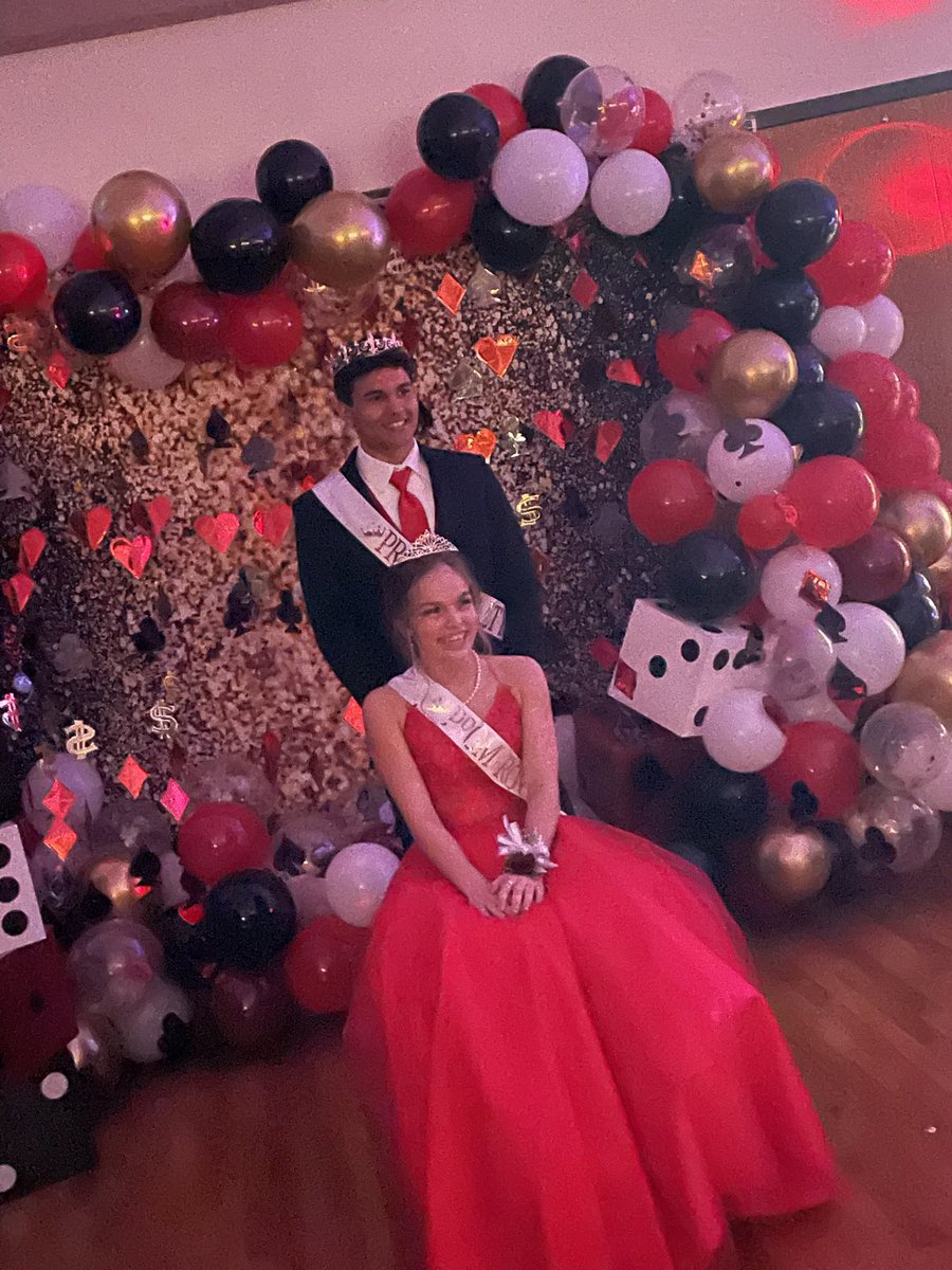 The best choice obviously for Prom King ! Top dog himself <a href="/IrvingBryce/">bryce irving</a>🤴🏾