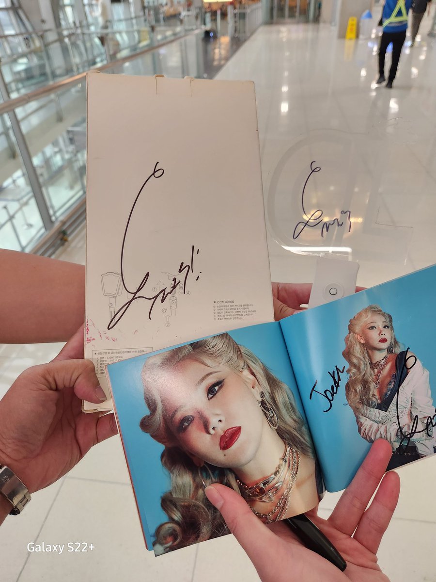 ChaeraWorld's tweet photo. Dear @chaelinCL, please know that we are forever grateful to you too. You have been an inspiration to us. Thank you for giving us the opportunity to have such an amazing chat with you. We will forever CHERRY this memory 🍒 Have a safe trip home and please rest well. https://t.co/kohOxe6XXB
