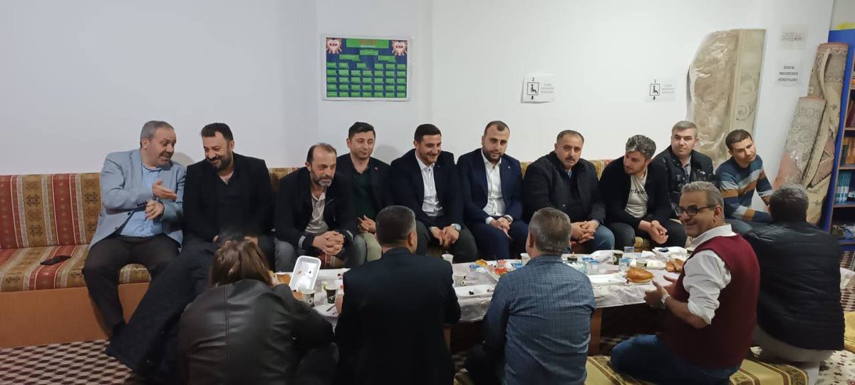 📍Genç Osman Kardeşlik Derneği
➡️ Genç Osman Kardeşlik Derneğimizin düzenlemiş olduğu sahur programına ilçe başkanımız <a href="/dvrnyalcinkaya/">Devran YALÇINKAYA 🇹🇷</a> ve Gençlik Kolları Başkanımız @mkaracagungoren ile birlikte katılım sağladık. 
Hoş sohbetleri için teşekkür ediyoruz.