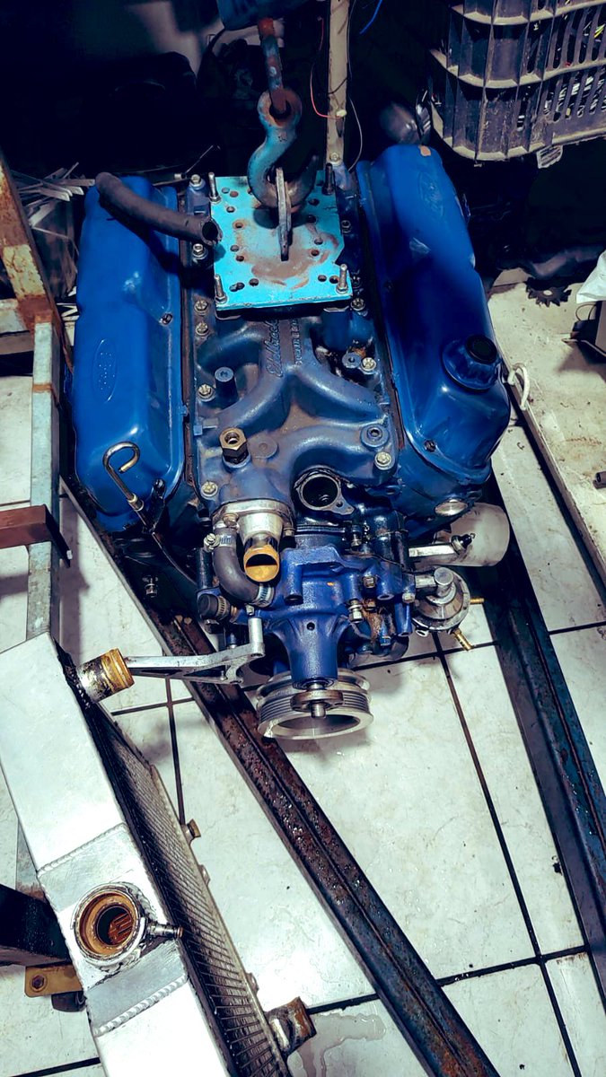 vitorthomaz's tweet image. Esperando o coração do monstro voltar a funcionar. Vira um pouco mais agressivo, mais forte, mais brabo.
#fordV8 #ford302 #302engine