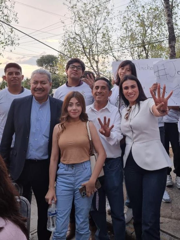 DrIsaiaSantiago's tweet photo. El Grupo amigos de Nacho Mier, durante la Asamblea Ciudadana para la Transformación, en la Explanada de #Amalucan. #DistritoFederal6 #Puebla #CuartaTransformación
@NachoMierV @s_transformarmx https://t.co/A6QiaWjXX0