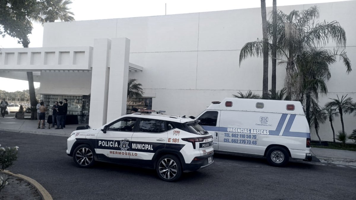 EmilioHoyos777's tweet photo. El día de hoy un compañero sufrió infarto cuando cubría un evento, en el lugar se encontraba una ambulancia de una institución privada quienes se negaron a prestar auxilio, manifestando que la unidad era exclusiva para el evento 🤬
Compañeros se dirigieron a trasladarlo hospital https://t.co/lBj5057eIV