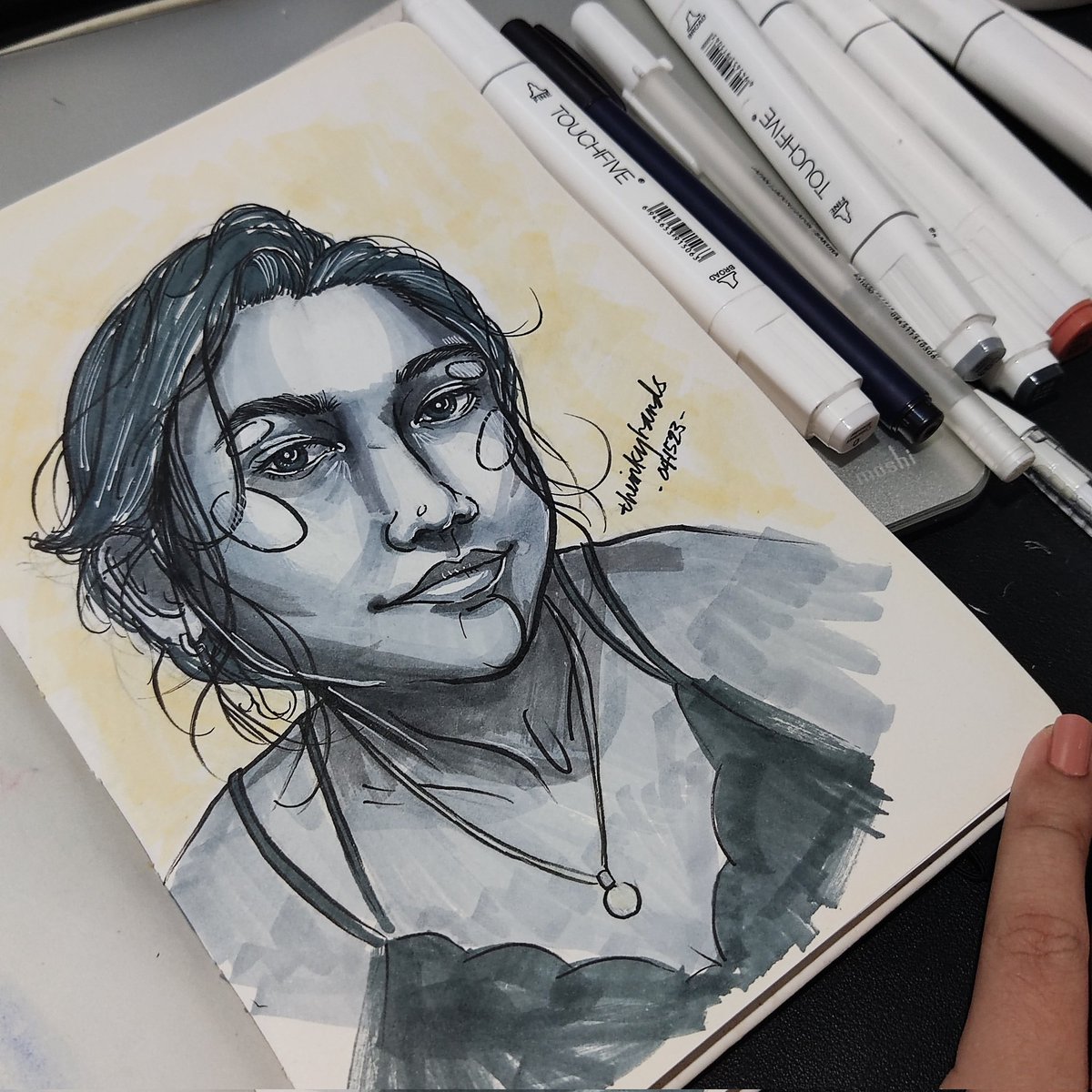 Practicing more portraits
🎨  Tombow Fudenosuke + Touchfive alcohol markers + White Gellyroll