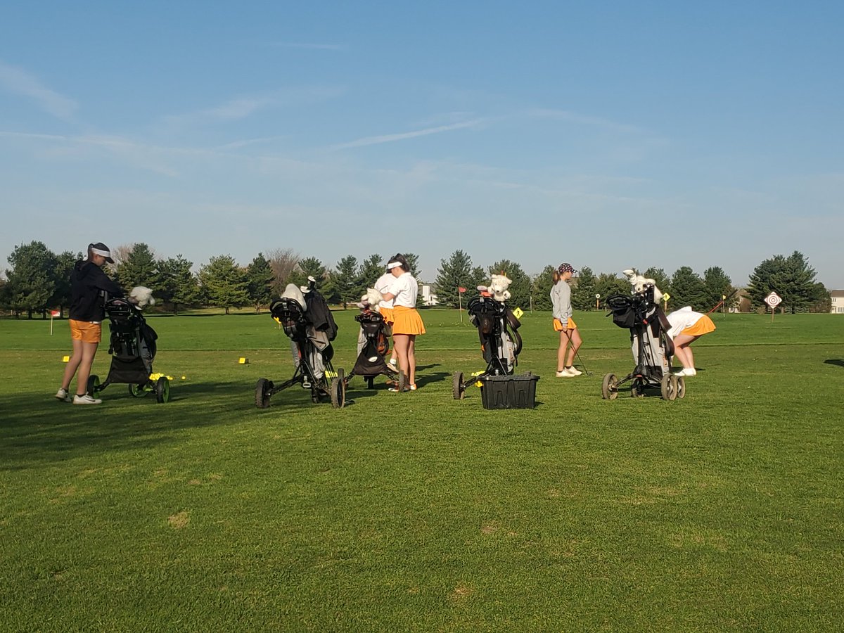 PBGolfnation's tweet photo. Day 1 in the books , sitting at 7th place out of 17 in a loaded field at Illinois Wesleyan Spring Classic. Great first round of 315 and only 3 shots from 5th. Amelia led team with 75 followed by 77 and 79 from Grace and Marisa. Rhianna closed out scoring with 84. https://t.co/epgxOFWcSJ