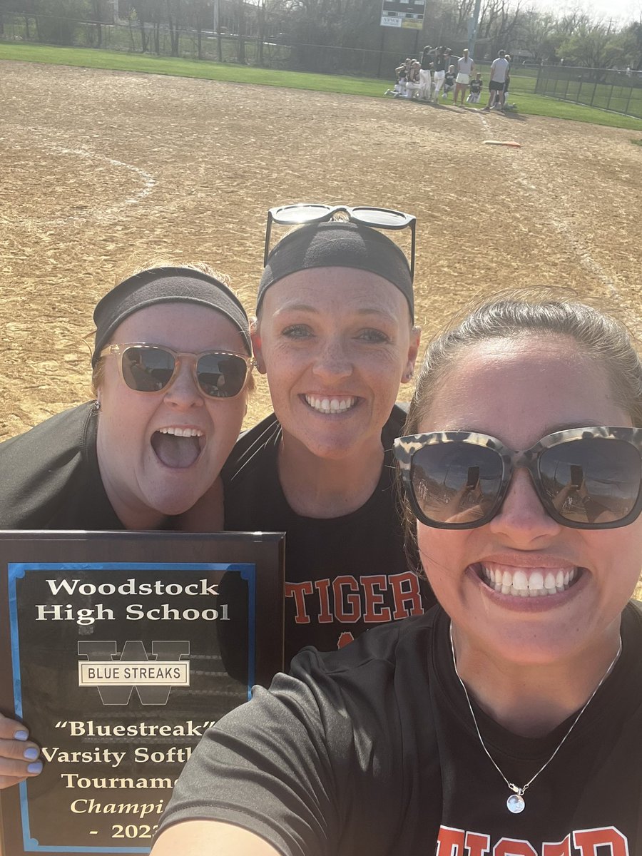 MrsCoachSelner's tweet image. Proud is an understatement ❤️ #WeRCLC @CLCHSSoftball