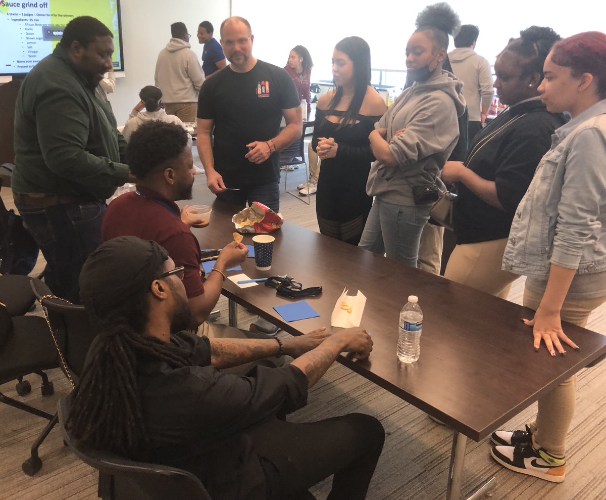 RooseveltCAA's tweet photo. Last week our @NAFCareerAcads chefs worked with chefs from @BallouDC during the @NandosUSA "Sauce Grind Off" held at Ballou. #BeFutureReady https://t.co/YKbUKZR093