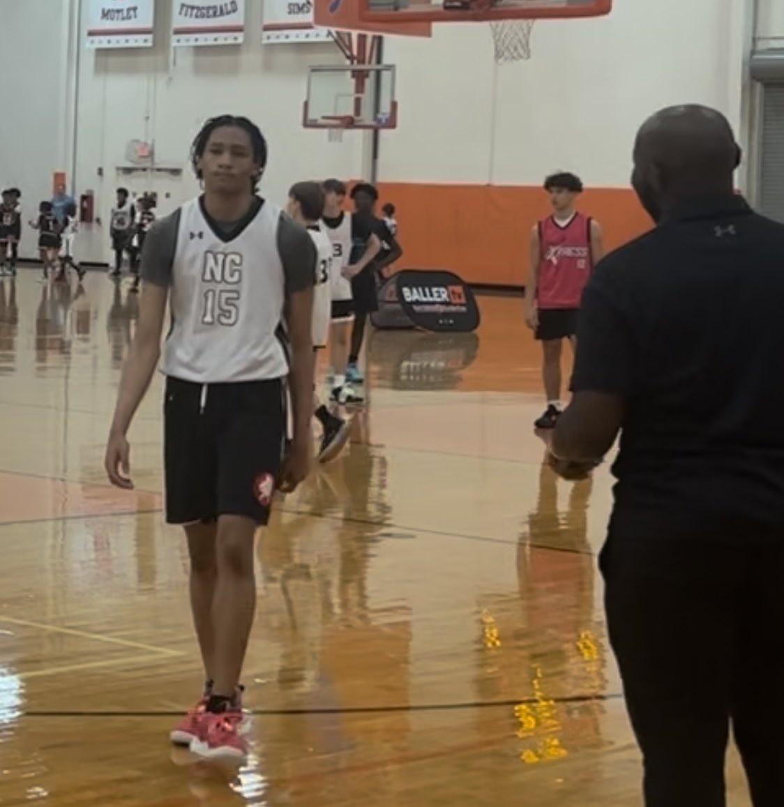 NCJayhawks's tweet photo. Ethan Rangolan 
6’2, lock down perimeter defender with 6’8 wing span, plays D with a nasty streak, throws his body all over for loose balls. Super high motor, and a slasher. CULTURE CREATOR! Ultimate glue guy! #Coachable #BooWilliamsLegacyClassic @BigShotsGlobal @BigShotsToday https://t.co/ORoYr6UEyj
