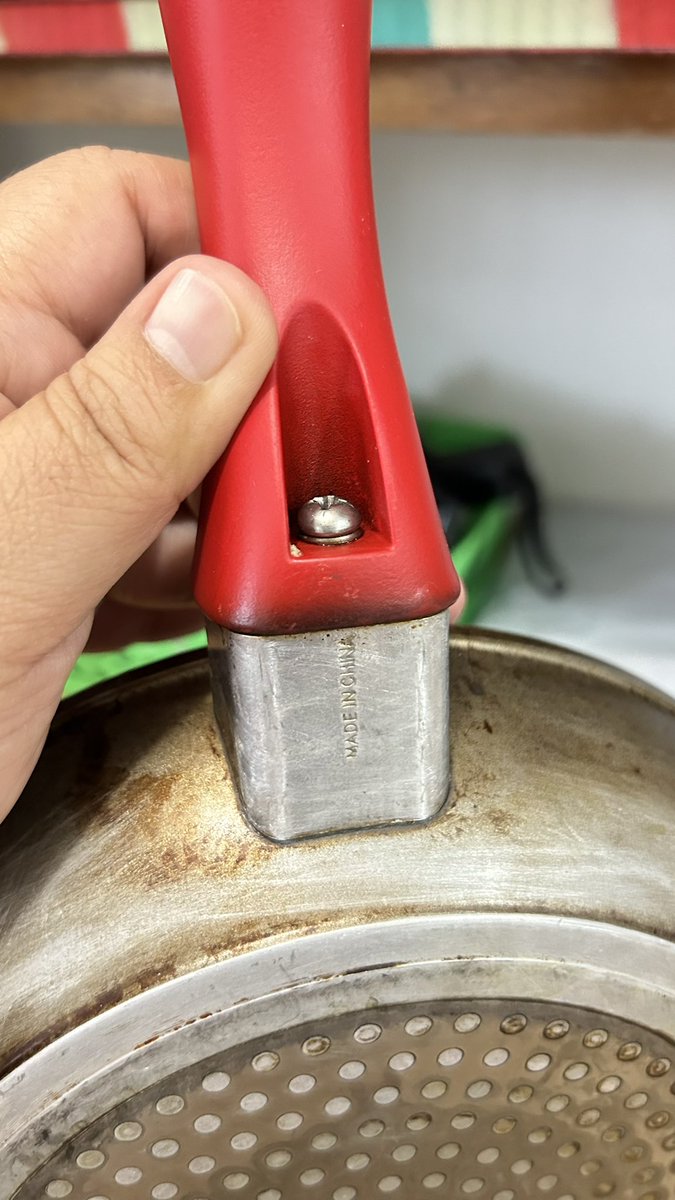 _Floydiana's tweet photo. No compren estos sartenes son una gran ESTAFA EN SU GARANTÍA. En la página no hay “como hacer válida la garantía” y por teléfono NO contestan. Y lo peor cuestan caros NO caigan NO DURAN NADA. @Flavorstone @Profeco @liverpoolmexico https://t.co/3TpALomCVu